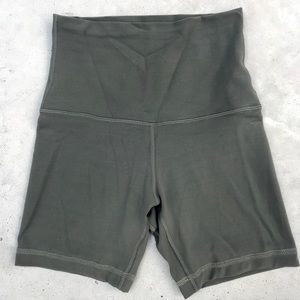 NWOT lululemon align 6” short
